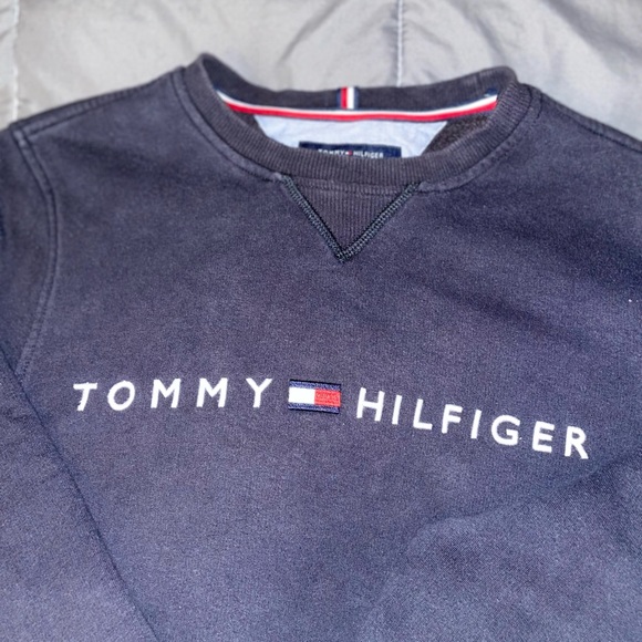 Black Tommy Hilfiger Sweatshirt, never worn - Picture 3 of 6